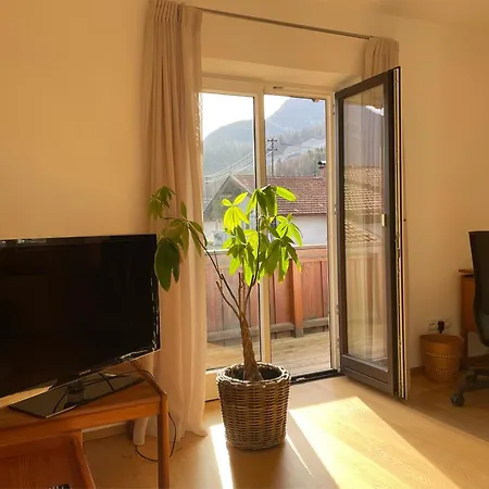 Haus Kaiserinn - Komfortable 82 Qm Ausgestattet, 2 Schlafzimmer Mit Balkon Und Bergblick Apartament